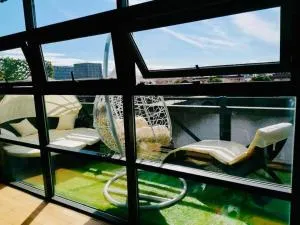 Glasgow City Centre G1 PENTHOUSE with RiverViews - Duplex (4 Bedrooms, 3 Bathrooms, Kitchen, 1 Living room, 1 Dining room, 2 Terraces, Triple Garage 3 Parking spaces 'e-charging', Top Floor, 2050 sq ft, Merchant City) - 牛顿梅恩斯