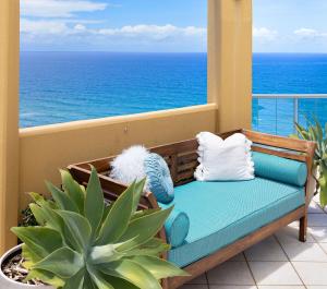 Resort style 3br unit w huge entertainers balcony