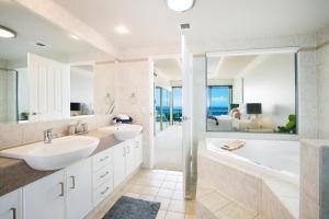 Resort style 3br unit w huge entertainers balcony