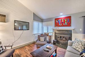 Bear Haven - Third-Floor Escape with Pool Access!