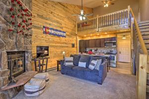 2 Mi to Skiing Studio with Pool Access in Granby!