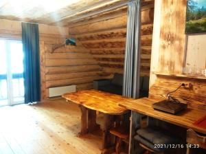 Bungalow in mauntains with chan near the forest