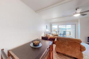 Lakeside Mountain Retreat