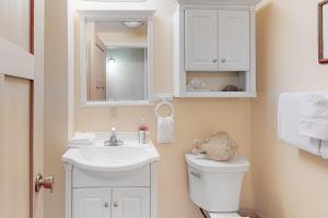 Lakeside Mountain Retreat