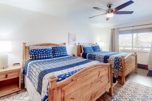 Lakeside Mountain Retreat