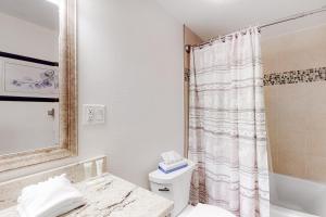 Lakeside Mountain Retreat