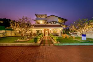 SaffronStays Adora Woods and Hills - 4BHK Murud Villa with Pool, Kids Pool & Beach Fun