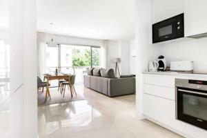 Avenida Puerta Del Mar