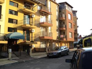 Meni Apartments and Guest Rooms