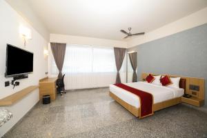 ICON Express by BHAGINI Hoodi