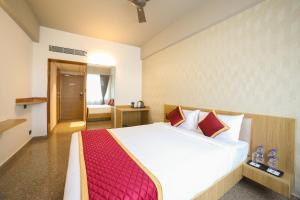 ICON Express by BHAGINI Hoodi