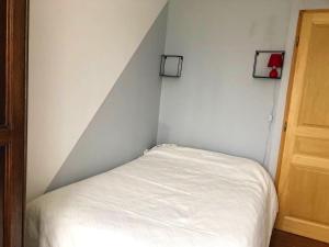 Maison confortable à Saint-Vaast-dÉquiqueville avec garage.