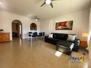 Sunny Townhouse Near Zenia & Pools EB4