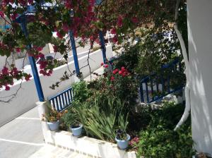 Giannis Hotel Apartments Milos Greece