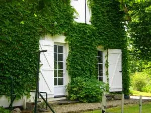 APPARTEMENT INDEPENDANT DANS MAISON PARTICULIERE - Fourilles