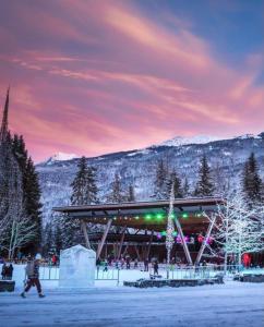 Tyndalstone Lodge 3 Bedroom in the Heart of Village North Whistler