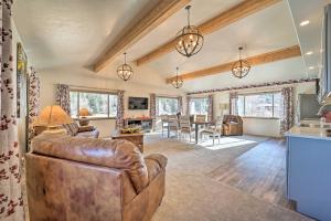 Contemporary Home Along Ourays River Walk! - 3hvězdičkové hotely ve městě Ouray