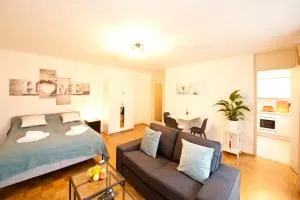 Studio Apartment - zentral mit Parkplatz - Balkon - Біндлах