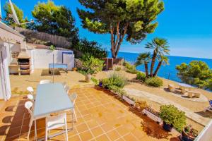 Celia - oceanfront villa in Costa Blanca