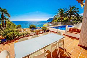 Celia - oceanfront villa in Costa Blanca