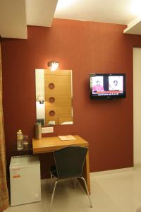 Pride Biznotel Alkapuri Near Vadodara Airport