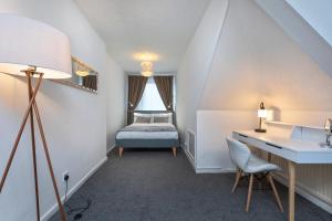 Spacious apartment with free parking