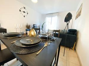 Appartements Blue Pearl - Parking - Gare RER a 5 min : photos des chambres