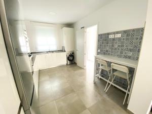 Casa moderna, piscina, playa, TV75, Netflix, PS4