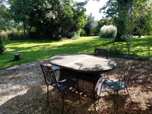 Maisons de vacances La Vieille Ferme: superbe complexe de 3 gites en pierre avec Piscine au coeur du Perigord Noir : photos des chambres