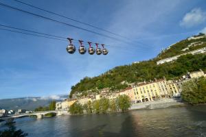 Hotels Hotel d’Angleterre Grenoble Hyper-Centre : photos des chambres