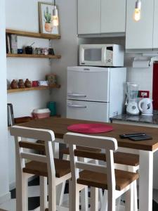 Súper cómodo y hermoso depto, lleno de luz y arte!