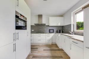 Big Family villa 12p big garden with bathtub and jacuzzi