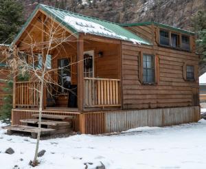 Bungalow - Water Front  room in Ouray Riverside Resort - Inn & Cabins