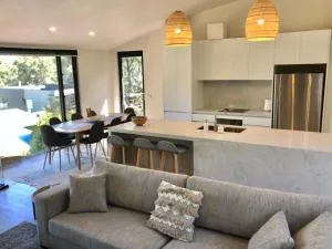 Architect designed 4 bedroom with ocean views from every room - Pennyroyal