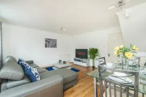 Beautiful 3 Bed House with Amazing Views in Dartford, Kent - Crayford