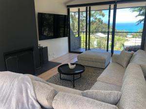 Architect designed 4 bedroom with ocean views from every room