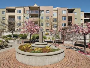 Deluxe 2 Bed 2 Bath With Harbour And Empress Hotel Views