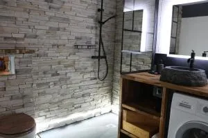 Duplex, 2 Sdb, 2 chambres, dans une impasse en centre-ville - Tendon