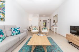 Santa Maria Apartment at Porto de Mos beach