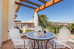 Santa Maria Apartment at Porto de Mos beach