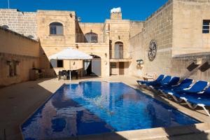 Centre Island Holiday Home with private pool and hot tub