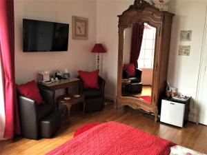 Vue du Château dExcideuil en chambres