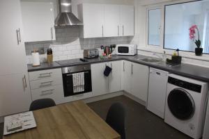 Anjore House - Modern Serviced Apartment in Belfast