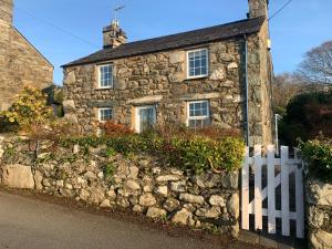 Bwthyn Nain Cottage near Harlech with ocean views