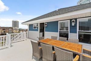 Renovated Beach Block 7BR North Beach Atlantic City - Steps to Beach & Casino