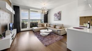 Panorama - Sunset and castle view, 22nd floor, garage, AC