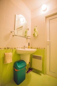 Cozy Colorful Studio at the foot of the Mountain by Flat Mаnager