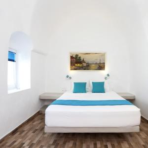 Church and Cave - Santorini Private Residences