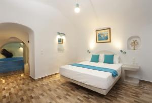 Church and Cave - Santorini Private Residences