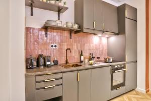 NEW Eiffel Tour ! Splendid Apartments in the Heart of Paris